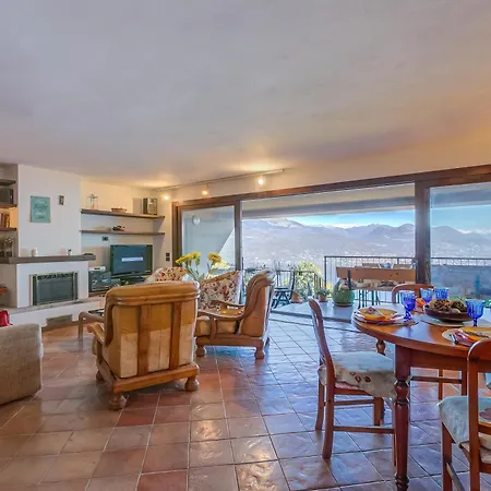 Isola Bella: Maggiore View Terrace In - Happy Stresa
