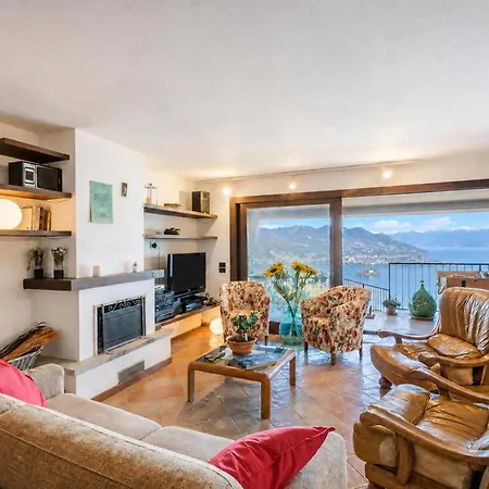 Isola Bella: Maggiore View Terrace In - Happy